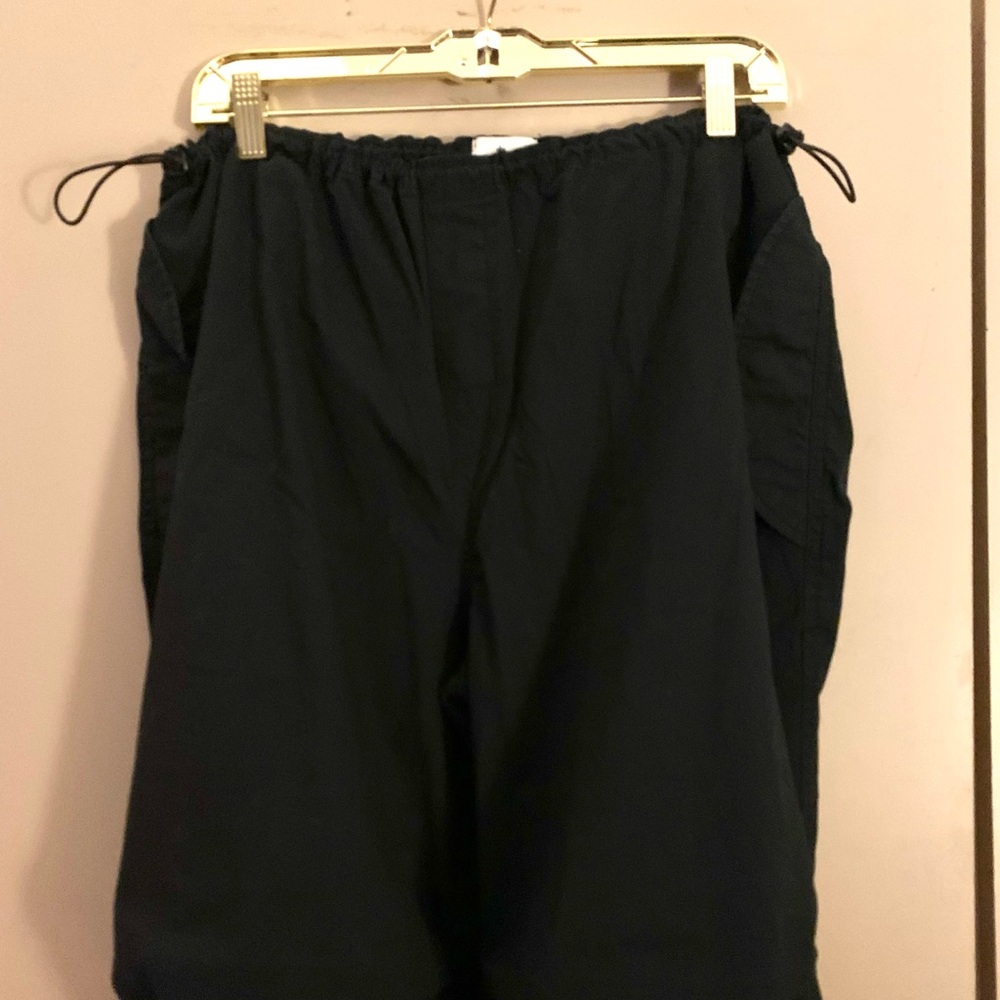 True Craft's Women’s Black Cargo Pants - Picture 3 of 8